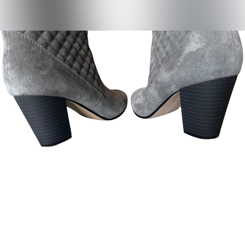 Isaac Mizrahi Kelly Quilted Heel Bootie Grey Suede - Leather Size 7 Women’s - Picture 6 of 13